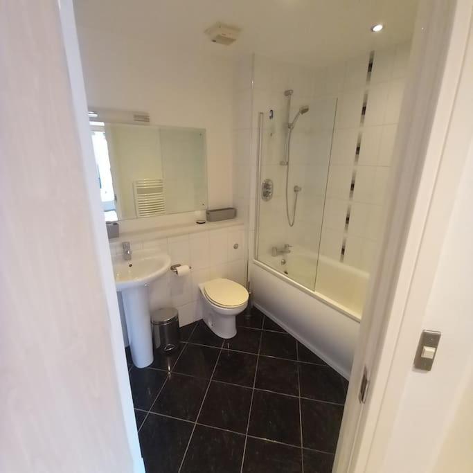 Centrally Situated 1 Bedroom Apartment! Бирмингем Экстерьер фото